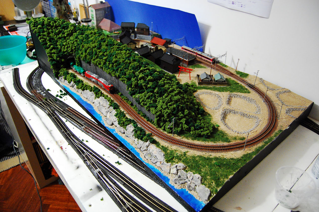 Detalhe de uma maqueta ferroviária japonesa construída em Escala N