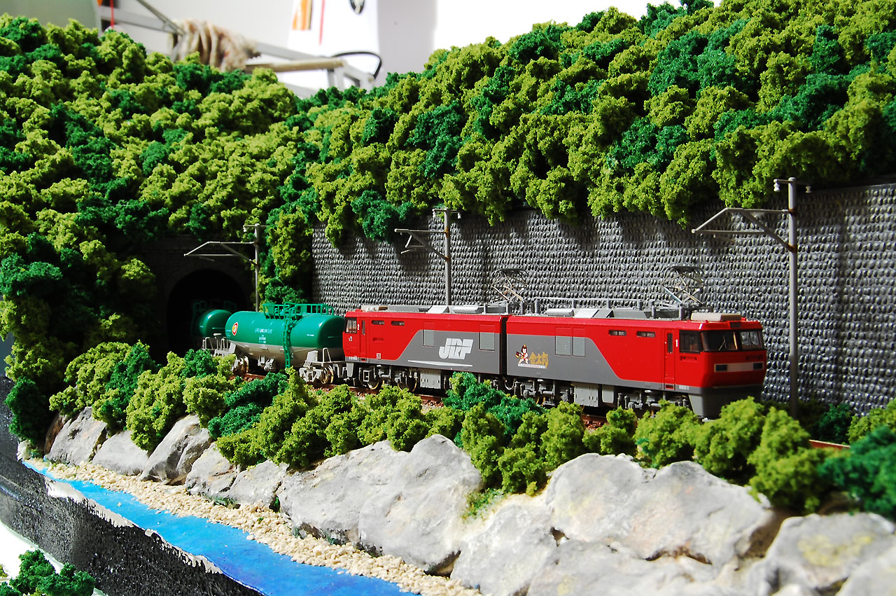 EH500 da JRF numa maqueta ferroviária japonesa em Escala N